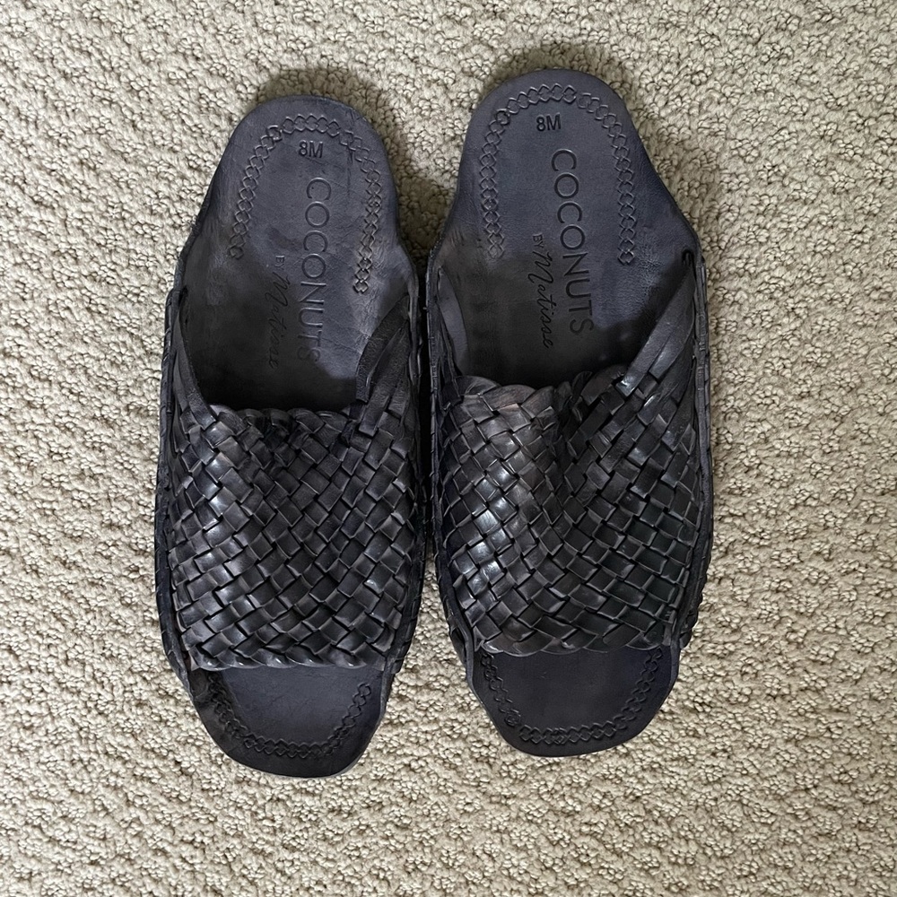 Coconuts by Matisse black slides size 8 never worn